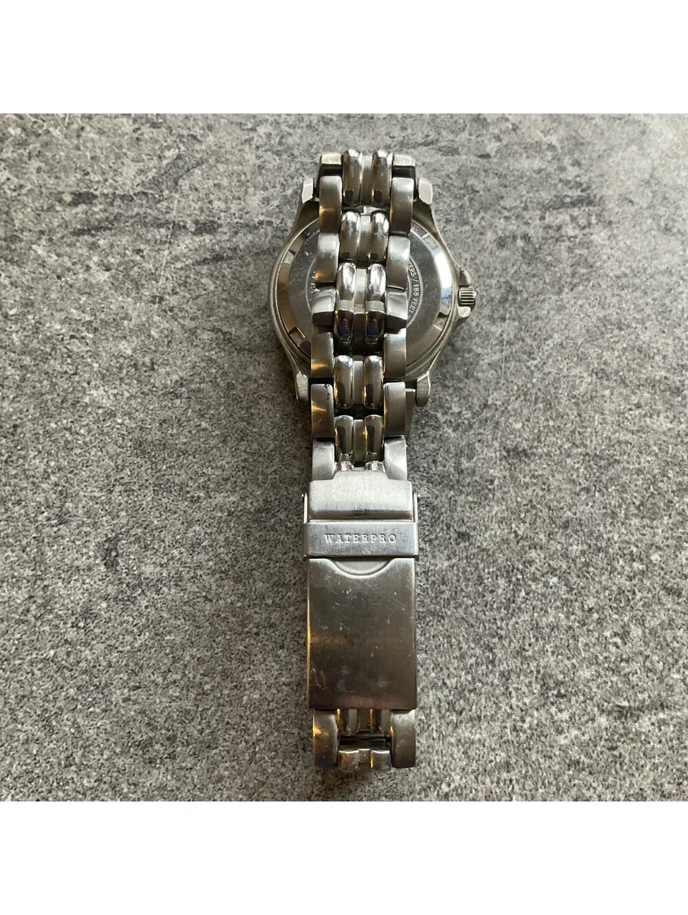 Guess Womens Diver Style Watch 30mm Silver Tone Stainless Steel Case And Band BK